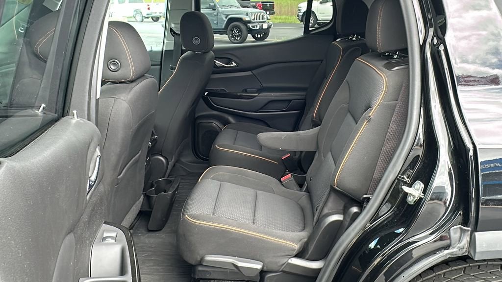 2022 GMC Acadia AT4