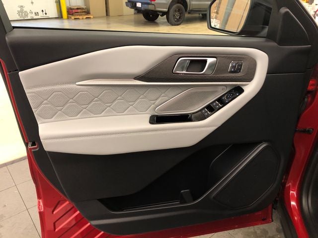 2025 Ford Explorer Platinum ULTIMATE PACKAGE