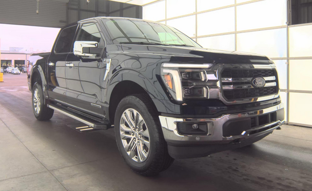 2025 Ford F-150 Lariat CHROME PACKAGE