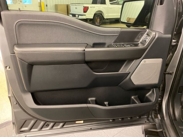 2025 Ford F-150 Lariat BLACK APPEARANCE PACKAGE