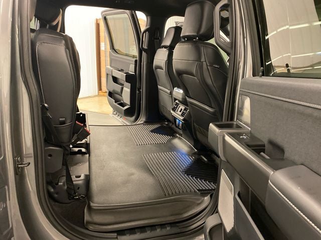 2025 Ford F-150 Lariat BLACK APPEARANCE PACKAGE