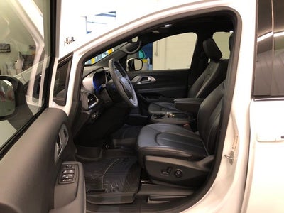 2023 Chrysler Pacifica Touring L S APPEARANCE PACKAGE