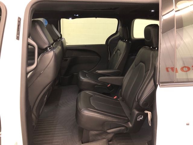 2023 Chrysler Pacifica Touring L S APPEARANCE PACKAGE