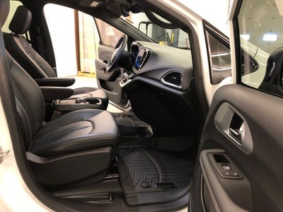 2023 Chrysler Pacifica Touring L S APPEARANCE PACKAGE