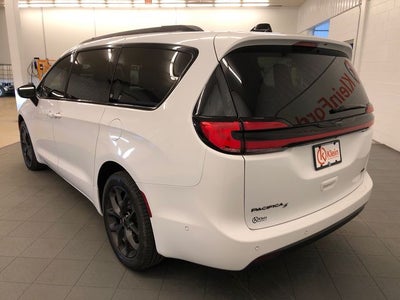 2023 Chrysler Pacifica Touring L S APPEARANCE PACKAGE