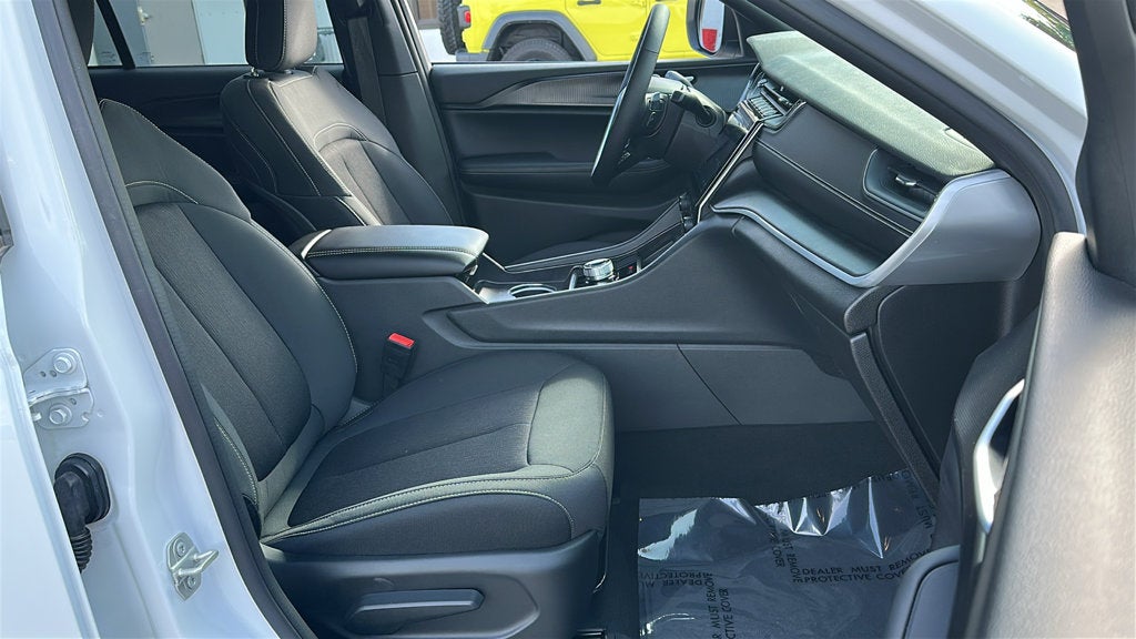 2024 Jeep Grand Cherokee Laredo 4x4