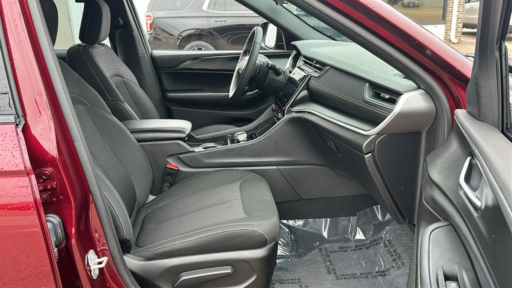 2025 Jeep Grand Cherokee Laredo 4x4