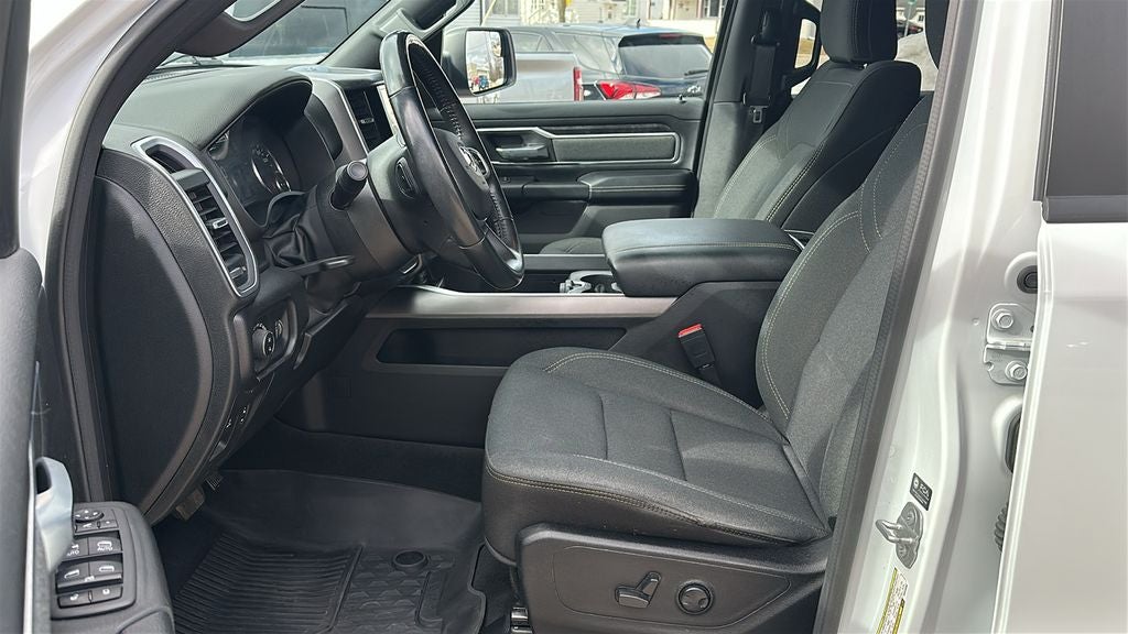 2022 RAM 1500 Big Horn Crew Cab 4x4 5'7' Box