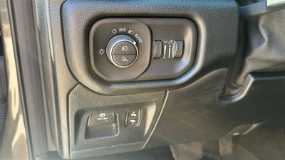 2020 RAM 1500 Laramie Crew Cab 4x4 5'7' Box