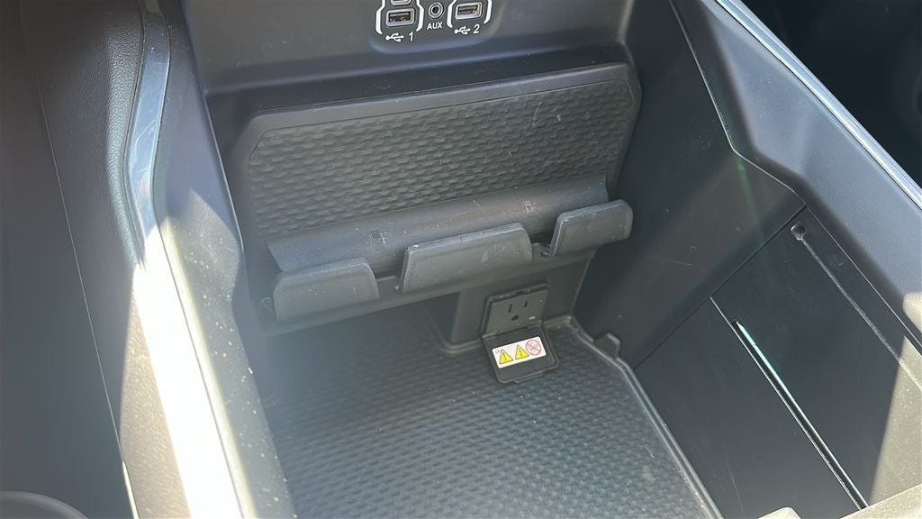 2020 RAM 1500 Laramie Crew Cab 4x4 5'7' Box