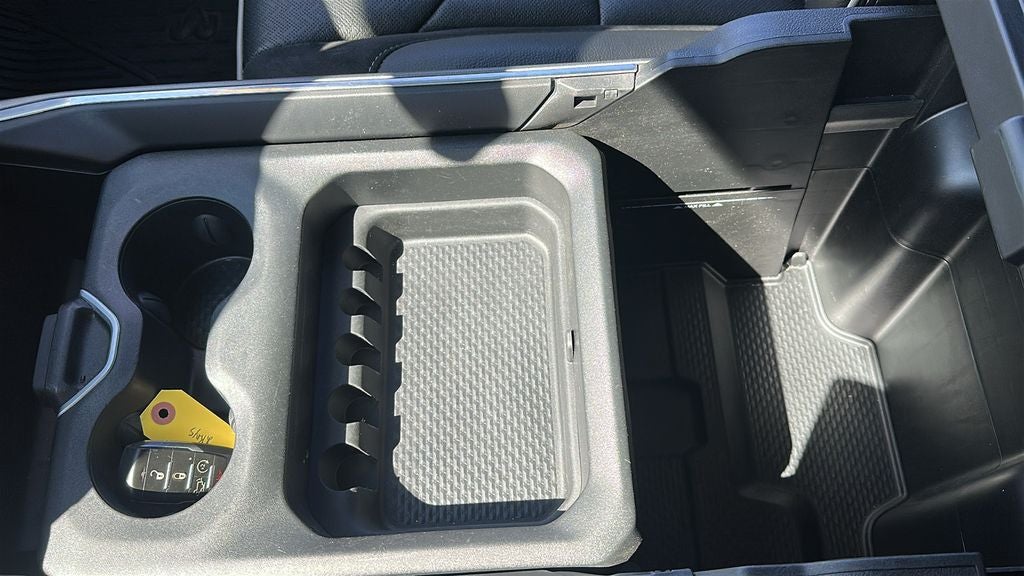 2020 RAM 1500 Laramie Crew Cab 4x4 5'7' Box
