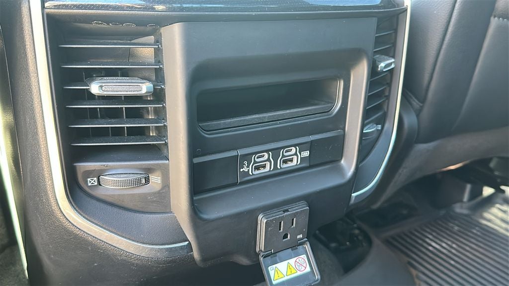 2020 RAM 1500 Laramie Crew Cab 4x4 5'7' Box